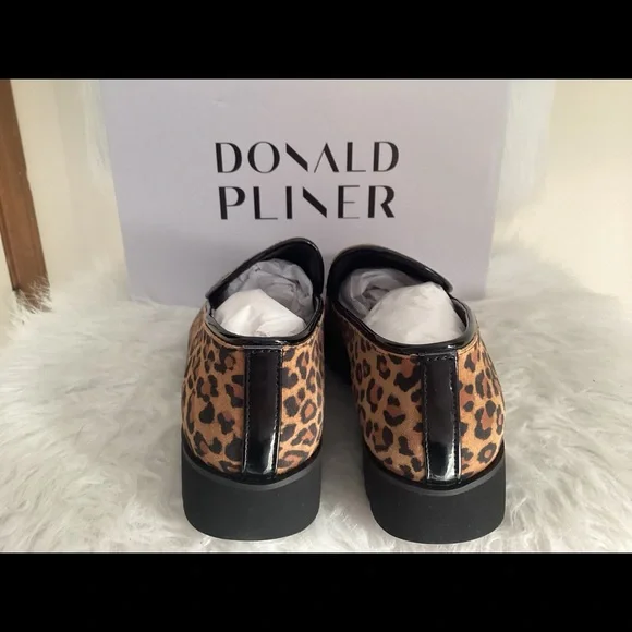 Donald Pliner - Picture 5 of 10